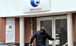 Le chômage a continué à grimper au premier trimestre pour atteindre 10,4% en métropole, un niveau inégalé depuis 15 ans, dans un contexte de prévisions moroses qui ne laissent pas présager d'embellie d'ici la fin de l'année, un objectif auquel s'accroche François Hollande.