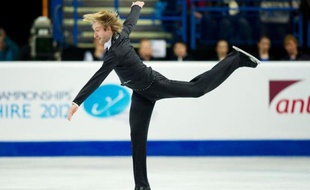Le Russe Evgeni Plushenko est devenu champion d'Europe de patinage artistique messieurs pour la 7e fois avec un total de 261,23 points, alors que le champion en titre français, Florent Amodio a pris la 3e place (234,18), samedi à Sheffield.