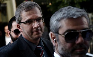 La recapitalisation des banques grecques, pierre angulaire du plan de redressement de l'économie de la Grèce, est au centre des discussions vendredi entre les représentants de la troïka, UE, BCE et FMI, et des responsables grecs, a-t-on indiqué de source bancaire.