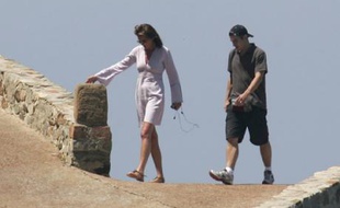 Cécilia et Nicolas Sarkozy revenant de leur plage privée à Brégançon le dimanche 20 mai 2007