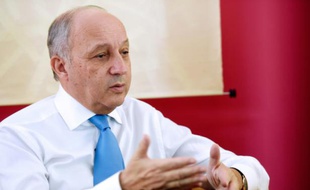 Laurent Fabius en entretien avec l'AFP à Brasilia le 22 novembre 2015