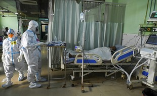 Un patient atteint du Covid-19 dans un hôpital de Moradabad en Inde, le 5 mai 2021 (Illustration).
