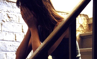 Une jeune femme déprimée.