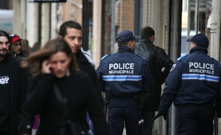 Illustration police municipale en ville. Toulouse.