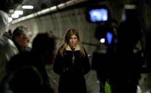 Clémence Poésy sur le tournage du «Tunnel», dans le tunnel sous la Manche.