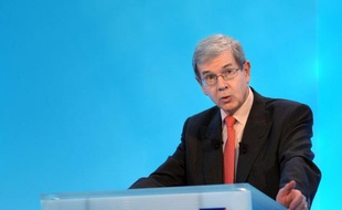 Le président du directoire de PSA, Philippe Varin, devrait s'entretenir à la mi-journée avec le ministre français de l'Industrie Eric Besson, bien que l'Etat français ne soit pas actionnaire du groupe.