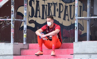 Le joueur de Nuremberg Torwart Christian Mathenia lors du match contre St. Pauli en Bundesliga, le 17 mai 2020.