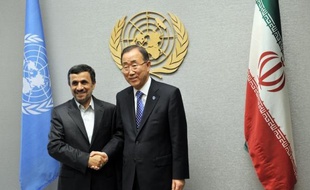 Le président iranien Mahmoud Ahmadinejad a déclaré lundi qu'il ne prévoyait pas de progrès sur le dossier du nucléaire iranien, qui oppose son pays aux grandes puissances, avant les élections américaines de novembre.