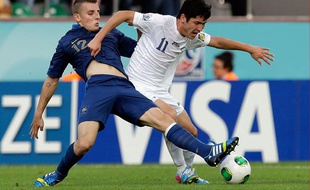 Le défenseur de l'équipe de France des moins de 20 ans, Lucas Digne (à g.), lors du championnat du monde des U20 le 6 juillet 2013 à Rize en Turquie.