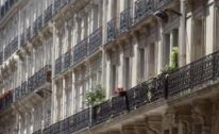 Le taux moyen des crédits immobiliers devraient continuer à augmenter et atteindre, voire certainement dépasser, les 5,5% durant l'automne, selon une étude de l'Observatoire Crédit Logement/CSA publiée vendredi.