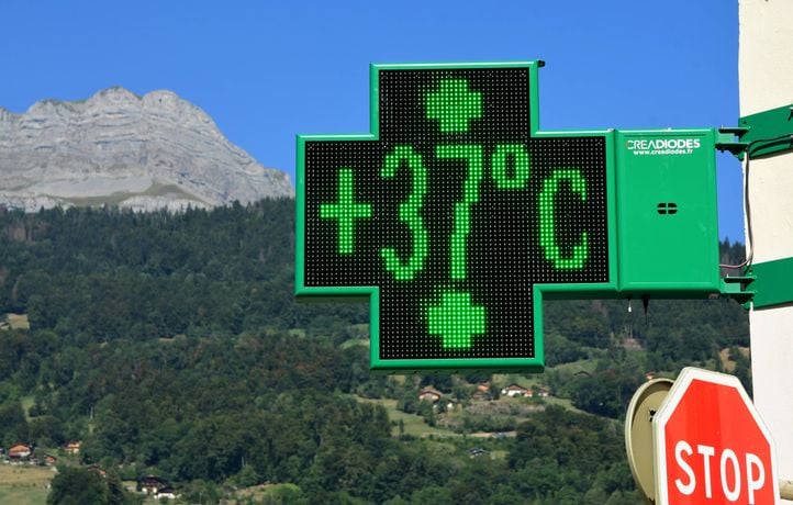 Vigilance rouge, nuits difficiles, pollution… La canicule monte encore d’un cran