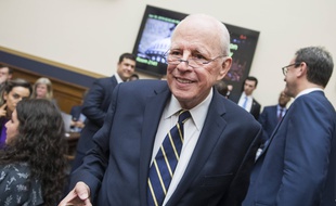 L'ancien chef juriste de la Maison Blanche John Dean devant la commission judiciaire de la Chambre des représentants, le 10 juin 2019.