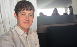 Barry Keoghan découvre la gloire sur la terrasse Mouton-Cadet