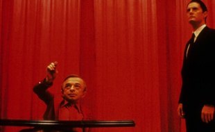 Vingt-cinq ans après tout le monde, j'ai enfin pris mon courage à deux mains et je me suis lancée dans «Twin Peaks»