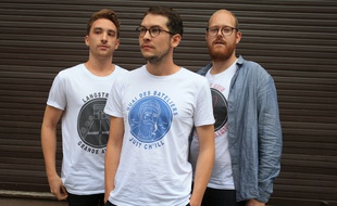 Strasbourg le 28 août 2015. (de G a D) Yann Reinbolt, Mathieu Noël, Baptiste Grimm. Erasmooth Clothing. Tee-Shirt.