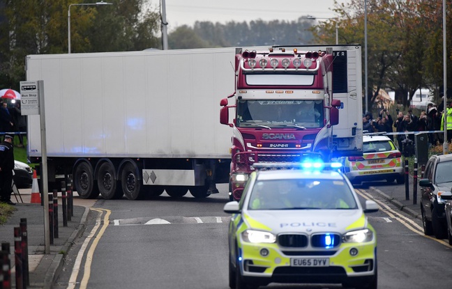 Royaume-Uni : Deux perquisitions en Irlande du Nord après la découverte de 39 corps dans un camion