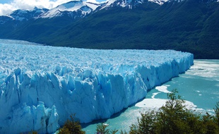 Le glacier Perito Moreno se situe dans le parc national Los Glaciares en Patagonie argentine.