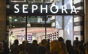 Le 9 octobre 2013. Fermeture du magasin Sephora des Champs-Elysées a 21H00 au lieu de minuit suite à une décision de justice.