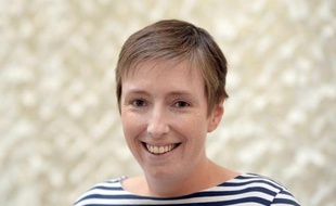 Caroline De Haas, cofondatrice de "Féministes pour une Europe Solidaire" et initiatrice de la pétition, le 16 avril 2014 à Paris