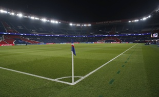 Le Parc des Princes vide après le départ des joueurs en réaction à des propos racistes, le 8 décembre 2020.