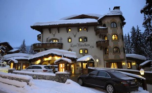 Courchevel (Savoie) est la station de sports d'hiver la plus chère d'Europe, la journée de ski y coûtant quatre fois plus cher qu'à Bansko en Bulgarie, la station la moins onéreuse, selon une étude comparative de TripAdvisor publiée jeudi.