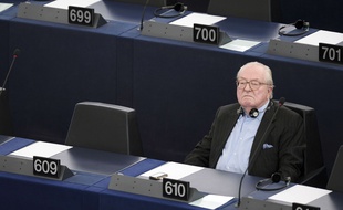 Jean-Marie Le Pen au Parlement européen de Strasbourg, le 19 mai 2015. AFP PHOTO / FREDERICK FLORIN