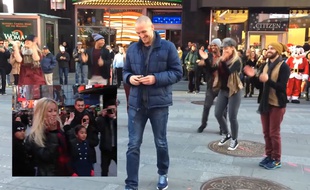 Sean Murdoch a fait sa demande en mariage à Times Square, New York.