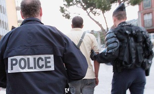 Le collectif se base sur une étude réalisée par le CNRS qui avait établi que les Noirs avaient six fois plus de risques d'être contrôlés que les Blancs et les Arabes huit fois plus