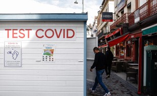 Les cas augmentent légèrement alors que les non-vaccinés vont moins se faire tester.