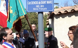 Robert Ménard dévoile la plaque de la rue rebaptisée Cdt Denoix de Saint-Marc
