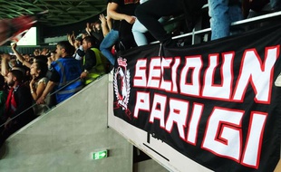Les supporters de la Secioun Parigi viennent jusqu'à l'Allianz Riviera soutenir l'OGC Nice.