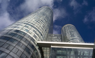 La tour Coeur Defense dans le quartier de la Défense.