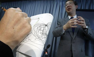 Le directeur de l'agence japonaise d'observation des séismes et tsunamis s'exprime après que la Corée du Nord a annoncé avoir effectué un nouvel essai nucléaire souterrain, le 25 mai 2009, à Tokyo.