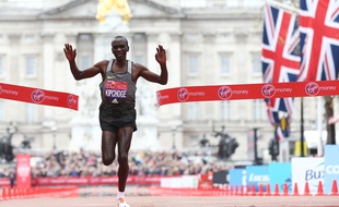 Eliud Kipchoge au marathon de Londres le 24 avril 2016.