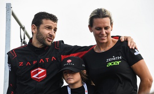 Franky Zapata, sa femme Krystel et leur fils.