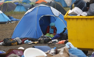 Une migrante au camp de Roszke, sen Hongrie le 11 septembre 2015. AP Photo/Darko Vojinovic.