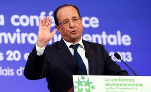 Le président de la République devrait lancer lundi l'appel à projets pour des parcs pilotes d'hydroliennes, qu'il avait annoncé lors de la conférence environnementale, lors d'un déplacement à Cherbourg (Manche), a-t-on appris vendredi.