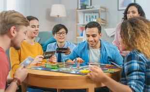 Profitez de l'offre Cdiscount : deux jeux de société achetés, le troisième offert