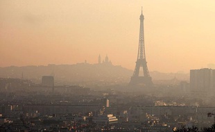 Paris dans un nuage de pollution, le 26 mars 2012.
