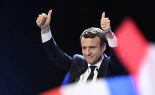 Emmanuel Macron savoure sa qualification pour le second tour de l'élection présidentielle, au Parc des Expositions à Paris le 23 avril 2017.