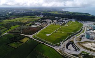 Vue aérienne du centre de stockage de la Manche, à La Hague.
