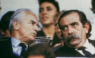 Claude Bez (à droite) discutant avec Jacques Chaban-Delmas en 1988.