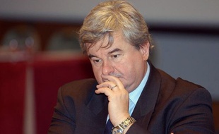 L'ancien député UMP Eric Raoult, qui avait eu une grave malaise samedi, est sorti de l'hôpital lundi après-midi et va désormais observer une période de repos, selon un communiqué de la mairie du Raincy (Seine-Saint-Denis), qu'il dirige.