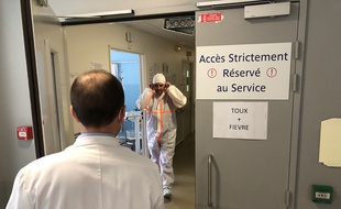 A l'entrée d'un service d'urgences dédiées aux malades du coronavirus.
