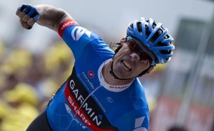 Le Britannique David Millar (Garmin), qui revendique son étiquette de "repenti" du cyclisme, a remporté la 12e étape du Tour de France, vendredi, à Annonay, où le Britannique Bradley Wiggins (Sky) a conservé son maillot jaune de leader