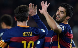 Luis Suarez et Lionel Messi se félicitent après un but contre Valence le 3 février 2016.