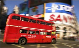 Scotland Yard a annoncé vendredi avoir découvert et neutralisé dans la nuit un engin explosif dans une voiture garée à Haymarket, près de Picadilly Circus, dans le centre de Londres.