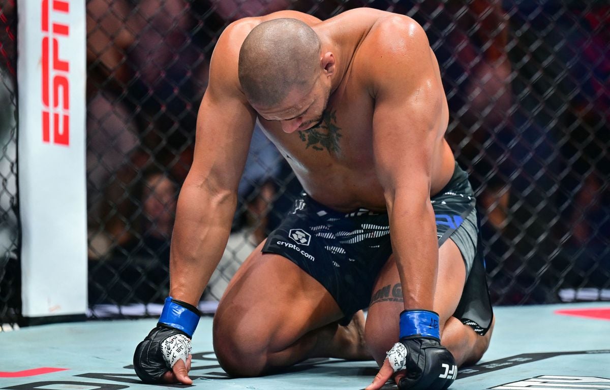 UFC : Ciryl Gane maudit, son combat pour le titre contre Aspinall arrêté au 1er round
