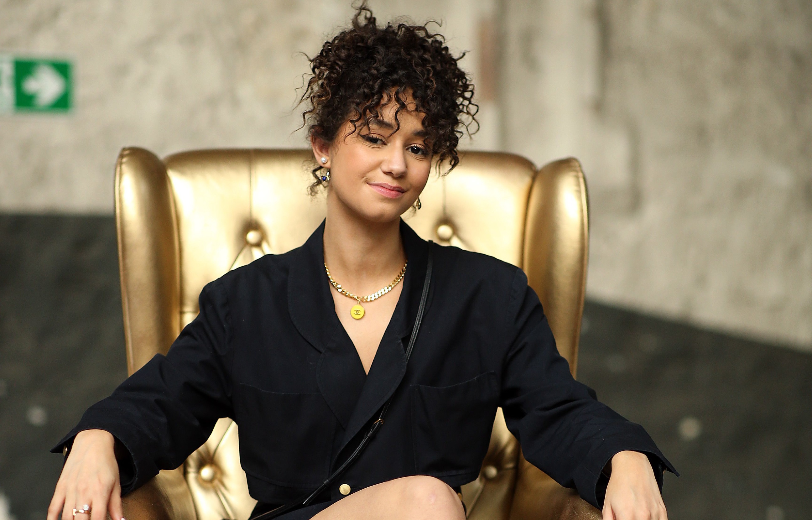 Léna Et Youri Travaillent Sur Un Programme Correction « Vlogue » : Léna Situations lance une série en collaboration avec Vogue