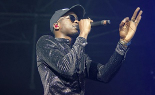 Le rappeur MHD lors d'un concert à l'AccorHotels Arena de Paris, le 17 mars 2018.